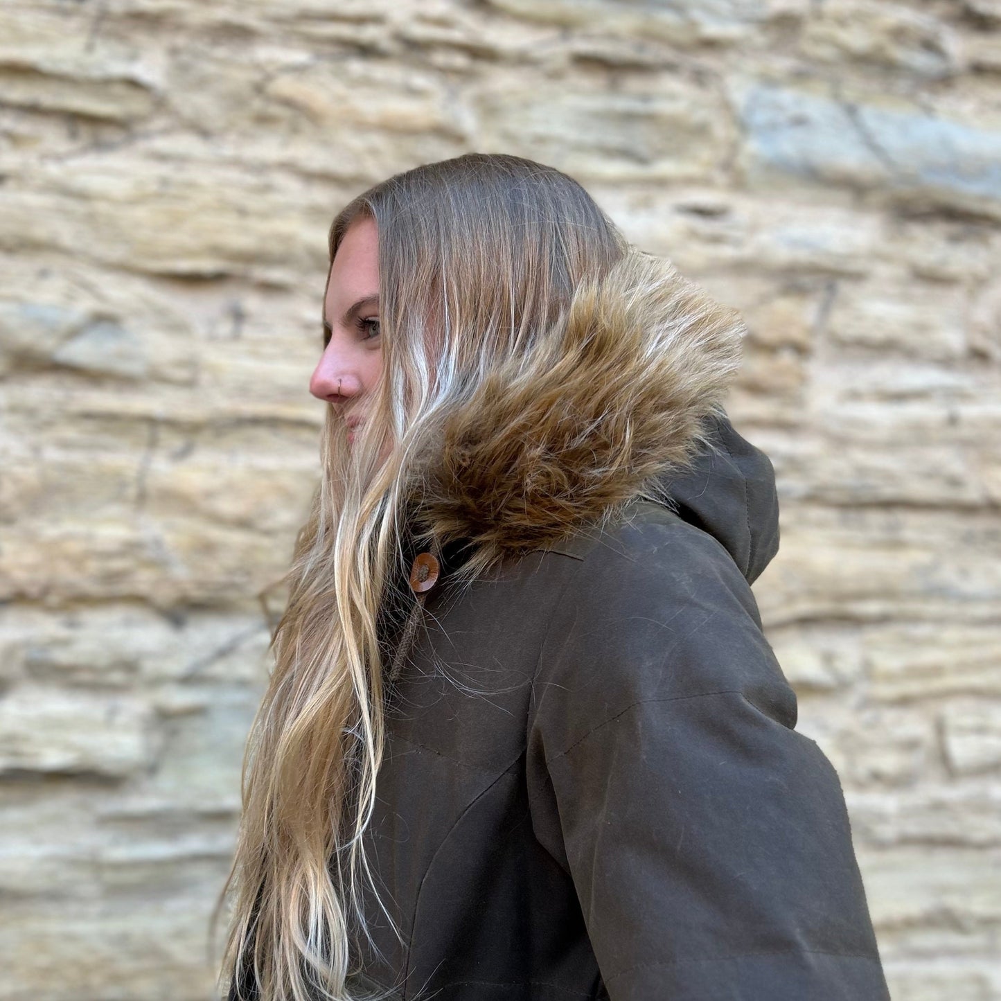 Blonde Coyote Faux Fur Ruff