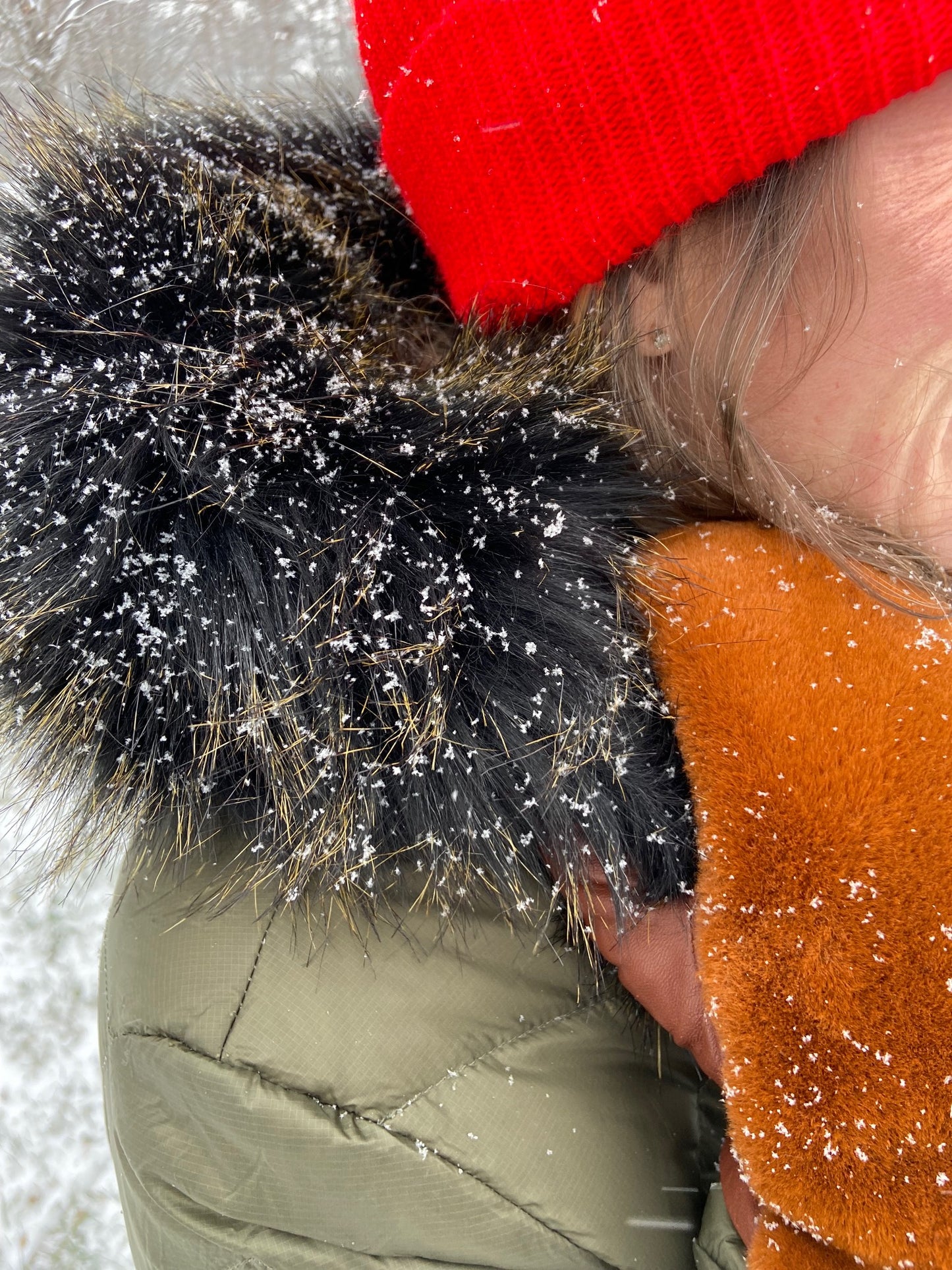 Black and Tan Faux Fur Ruff